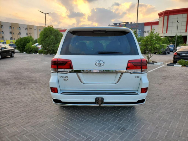 Toyota Land Cruiser 2016/ Pearl White LHD Petrol AT SUV 4WD view 7