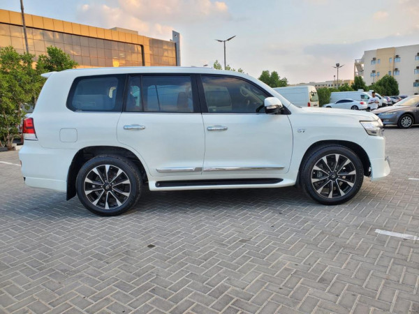 Toyota Land Cruiser 2016/ Pearl White LHD Petrol AT SUV 4WD view 9