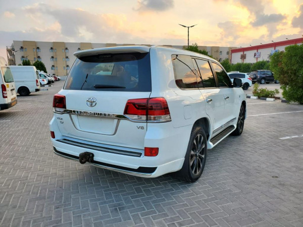 Toyota Land Cruiser 2016/ Pearl White LHD Petrol AT SUV 4WD view 10