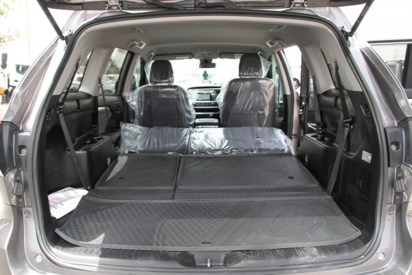 Toyota Kluger 2017/ Grey RHD Petrol AT SUV 4WD view 7