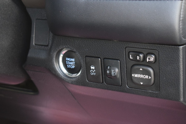 Toyota RAV 4 2014/ White RHD Gasoline AT SUV 2WD view 2
