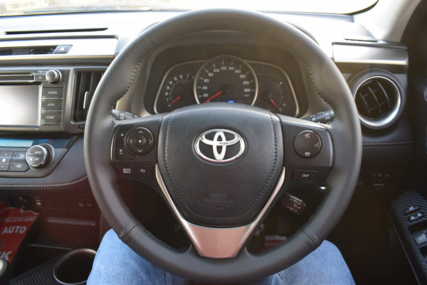 Toyota RAV 4 2014/ White RHD Gasoline AT SUV 2WD view 9