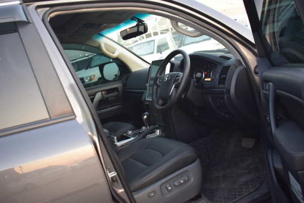Toyota Land Cruiser 2016/07 Dark Grey RHD Diesel AT SUV 4WD view 6