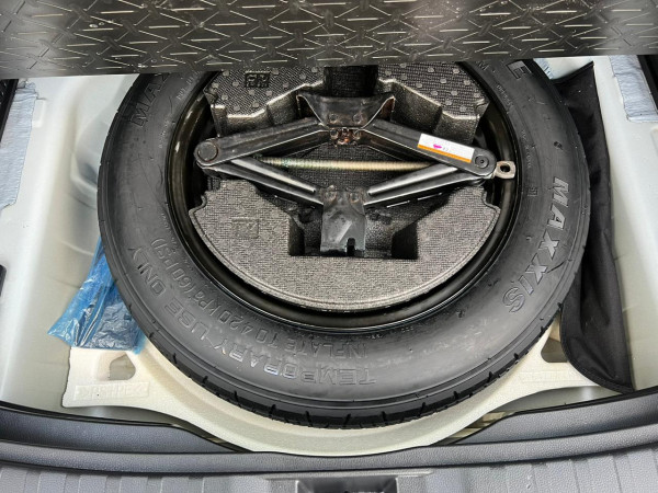 Toyota RAV 4 2019/6 White LHD Petrol AT SUV 4WD view 4