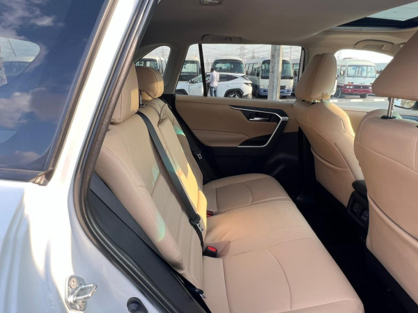 Toyota RAV 4 2019/6 White LHD Petrol AT SUV 4WD view 9