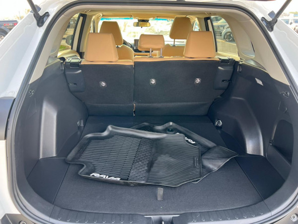 Toyota RAV 4 2019/6 White LHD Petrol AT SUV 4WD view 13