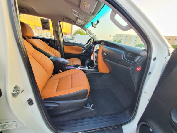 Toyota Fortuner 2019  Pearl White LHD Gasoline AT SUV 4WD view 4
