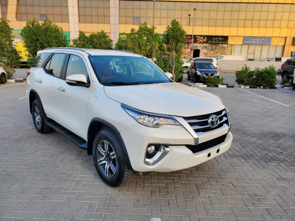 Toyota Fortuner 2019  Pearl White LHD Gasoline AT SUV 4WD view 18