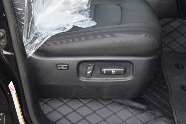 Toyota Land Cruiser 2014/5 Black RHD Diesel AT SUV 4WD view 5