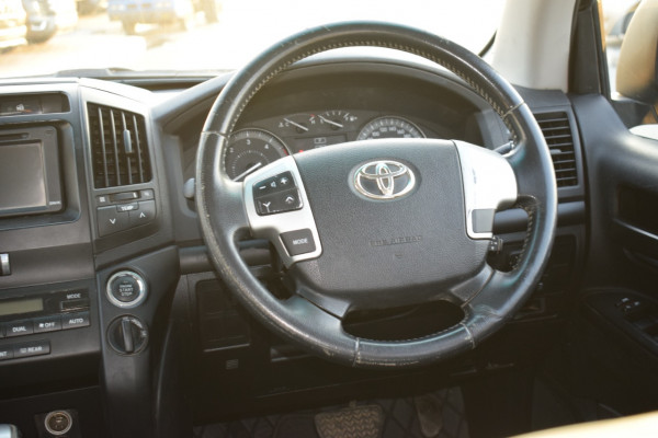Toyota Land Cruiser 2014/5 Black RHD Diesel AT SUV 4WD view 24