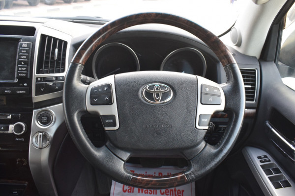 Toyota Land Cruiser 2014 01 Silver Metalic RHD Diesel AT SUV 4WD view 4
