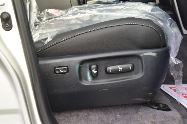 Toyota Land Cruiser 2014 01 Silver Metalic RHD Diesel AT SUV 4WD view 10