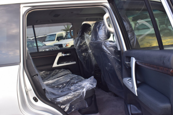 Toyota Land Cruiser 2014 01 Silver Metalic RHD Diesel AT SUV 4WD view 15