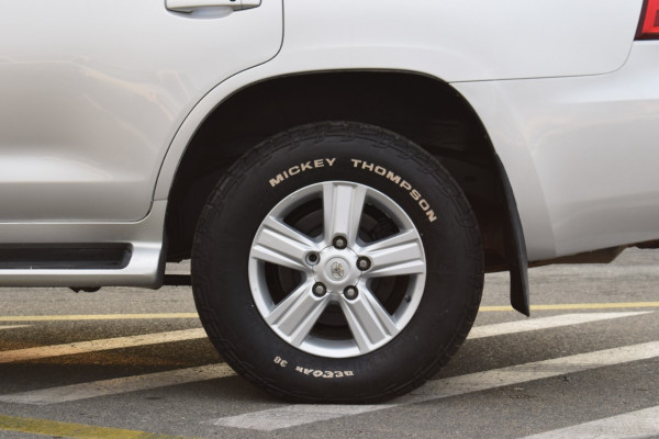 Toyota Land Cruiser 2014 01 Silver Metalic RHD Diesel AT SUV 4WD view 16
