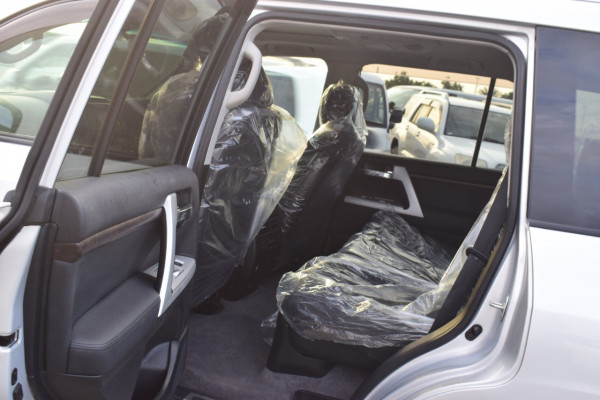 Toyota Land Cruiser 2014 01 Silver Metalic RHD Diesel AT SUV 4WD view 17