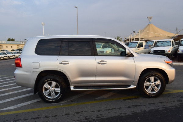 Toyota Land Cruiser 2014 01 Silver Metalic RHD Diesel AT SUV 4WD view 23