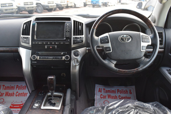 Toyota Land Cruiser 2014 01 Silver Metalic RHD Diesel AT SUV 4WD view 25