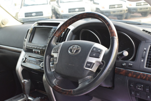 Toyota Land Cruiser 2014 01 Silver Metalic RHD Diesel AT SUV 4WD view 26
