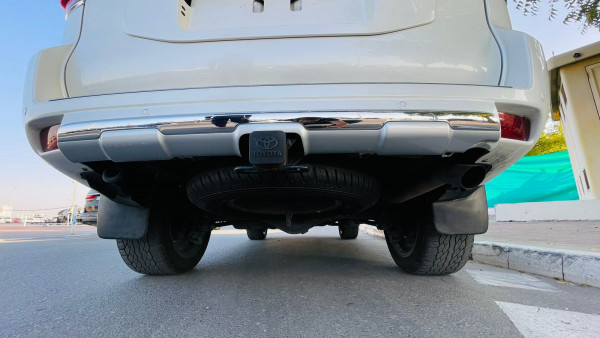 Toyota LAND CRUISER PRADO 2016/ Pearl White RHD Diesel AT SUV 4WD view 17