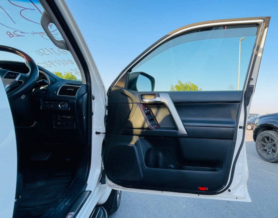 Toyota LAND CRUISER PRADO 2016/ Pearl White RHD Diesel AT SUV 4WD view 26