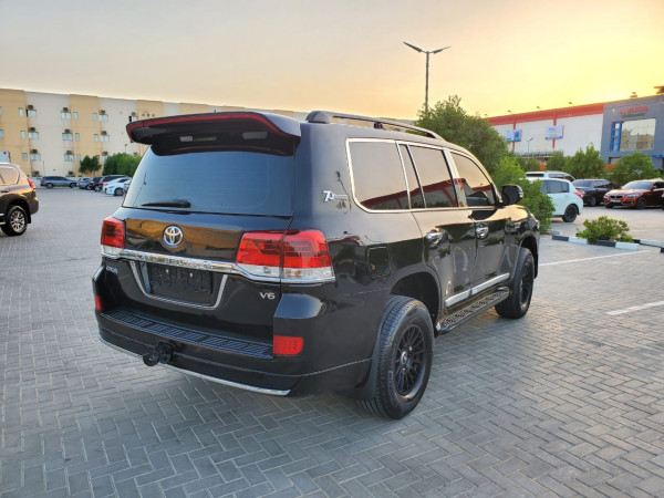 Toyota Land Cruiser 2012 01 Black LHD Gasoline AT SUV 4WD view 11