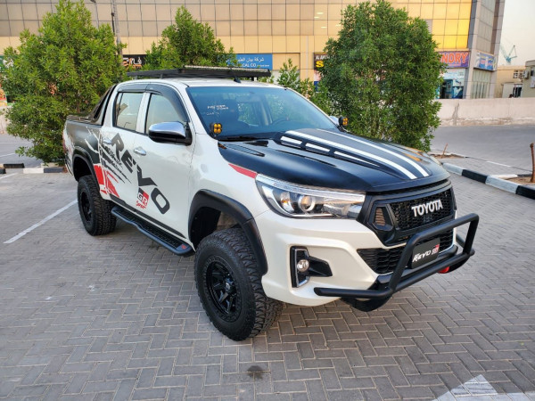 Toyota Hilux 2016  Pearl White LHD Gasoline AT Pickup 4WD view 4