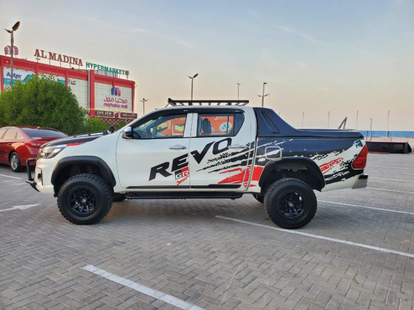 Toyota Hilux 2016  Pearl White LHD Gasoline AT Pickup 4WD view 12