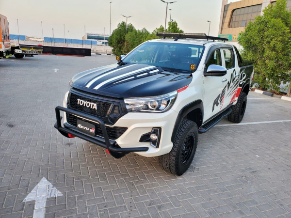Toyota Hilux 2016  Pearl White LHD Gasoline AT Pickup 4WD view 13