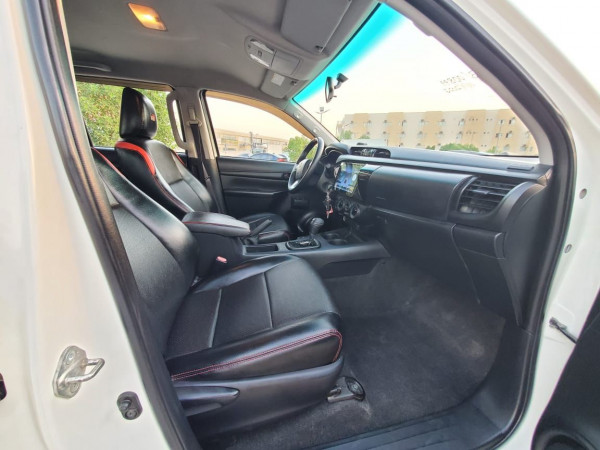 Toyota Hilux 2016  Pearl White LHD Gasoline AT Pickup 4WD view 15