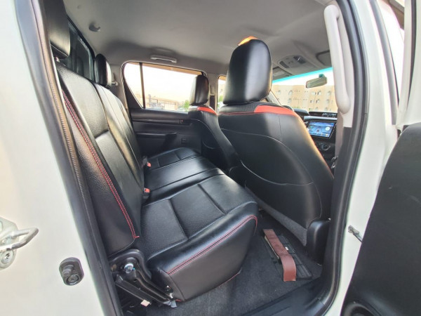 Toyota Hilux 2016  Pearl White LHD Gasoline AT Pickup 4WD view 17