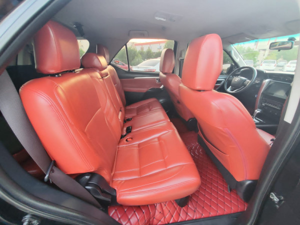 Toyota Fortuner 2016/7 Black LHD Gasoline AT SUV 4WD view 10