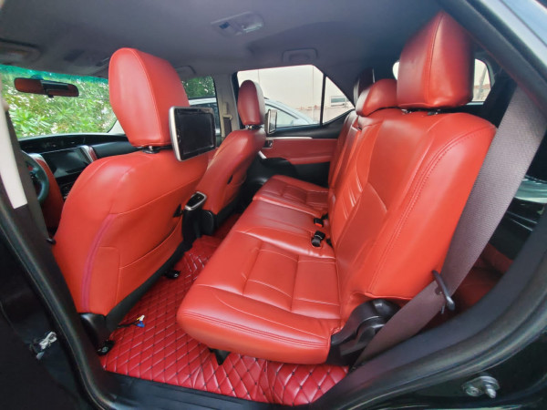 Toyota Fortuner 2016/7 Black LHD Gasoline AT SUV 4WD view 16