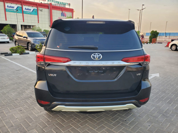 Toyota Fortuner 2016/7 Black LHD Gasoline AT SUV 4WD view 17