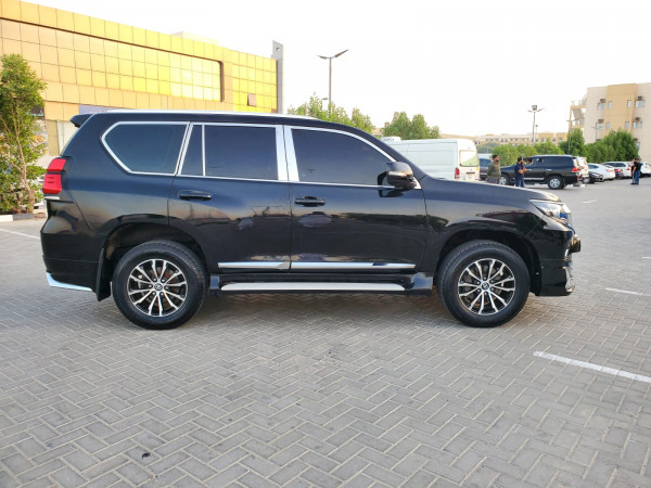 Toyota LAND CRUISER PRADO 2013/4 Black Metallic LHD Gasoline AT SUV 4WD view 3