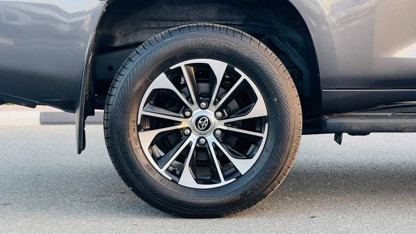 Toyota LAND CRUISER PRADO 2018/ Grey RHD Diesel AT SUV 4WD view 3