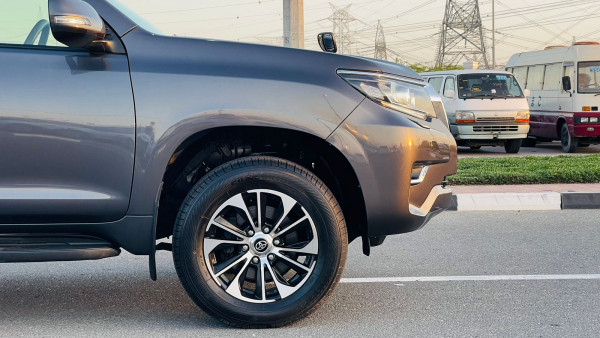 Toyota LAND CRUISER PRADO 2018/ Grey RHD Diesel AT SUV 4WD view 28