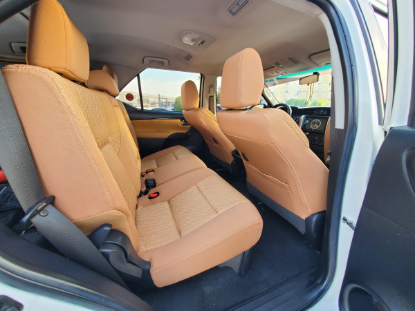 Toyota Fortuner 2018/ White LHD Petrol AT SUV 4WD view 5