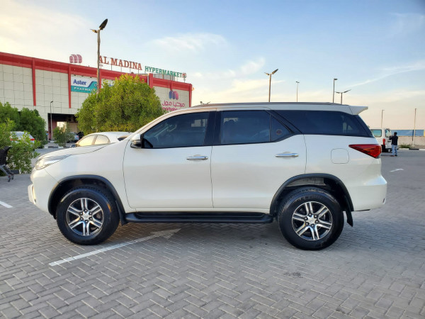 Toyota Fortuner 2018/ White LHD Petrol AT SUV 4WD view 8