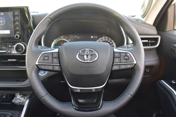 Toyota Kluger 2021/ Silver RHD Petrol AT SUV 4WD view 2