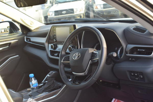 Toyota Kluger 2021/ Silver RHD Petrol AT SUV 4WD view 15
