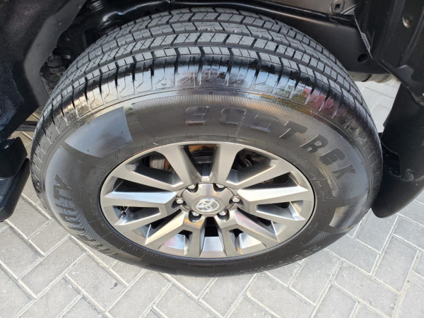 Toyota LAND CRUISER PRADO 2010  Grey LHD Petrol AT SUV 4WD view 5