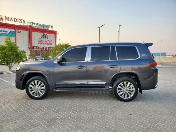 Toyota Land Cruiser 2013 02 Grey LHD Petrol AT SUV 4WD view 7