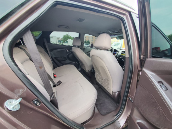 Hyundai Tucson 2014  Bronze LHD Petrol AT SUV 4WD view 2