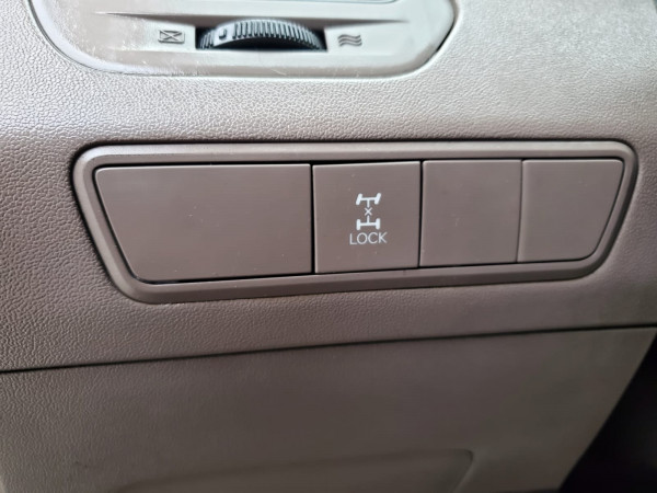 Hyundai Tucson 2014  Bronze LHD Petrol AT SUV 4WD view 5