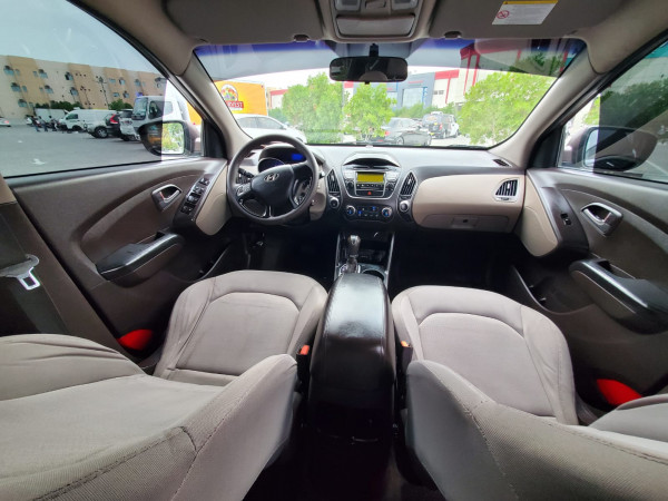 Hyundai Tucson 2014  Bronze LHD Petrol AT SUV 4WD view 6