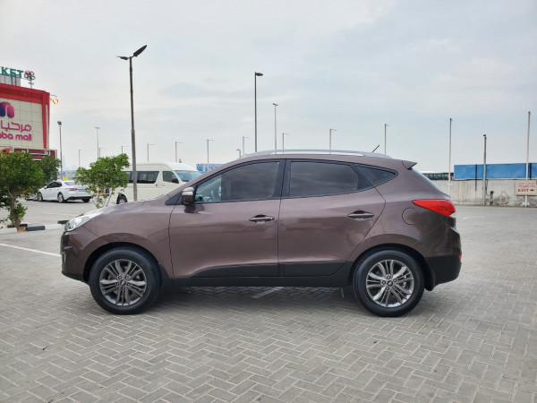 Hyundai Tucson 2014  Bronze LHD Petrol AT SUV 4WD view 9