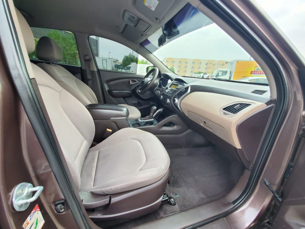 Hyundai Tucson 2014  Bronze LHD Petrol AT SUV 4WD view 14