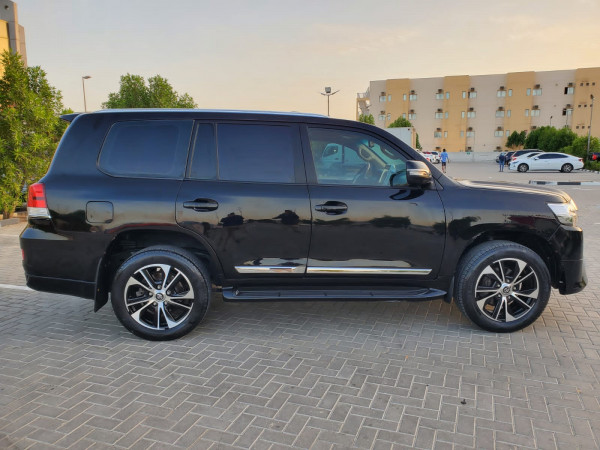 Toyota Land Cruiser 2010/5 Black LHD Petrol AT SUV 4WD view 2