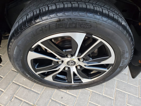 Toyota Land Cruiser 2010/5 Black LHD Petrol AT SUV 4WD view 8