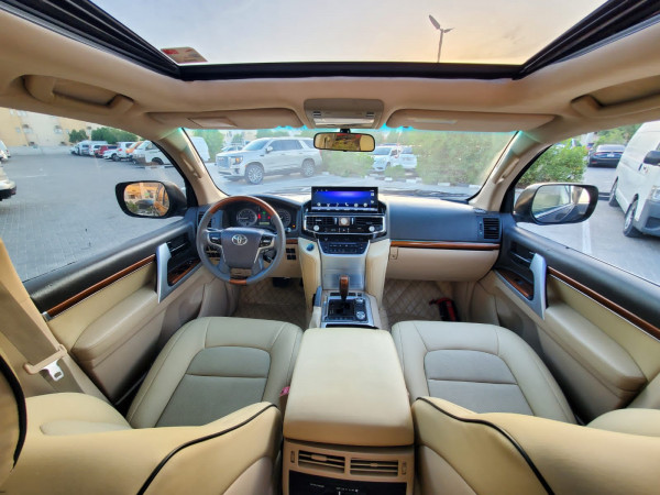 Toyota Land Cruiser 2013  Black LHD Gasoline AT SUV 4WD view 3